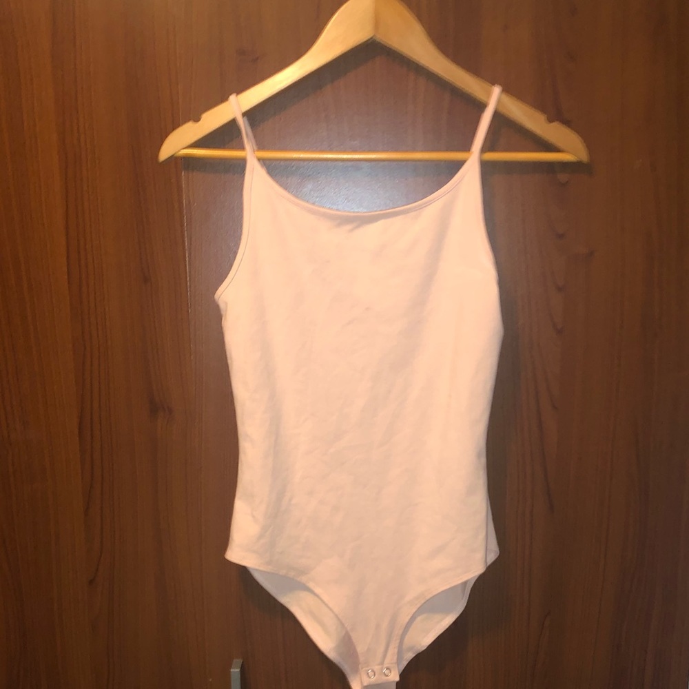 FOREVER 21 LIGHT PINK BODYSUIT (MEDIUM)